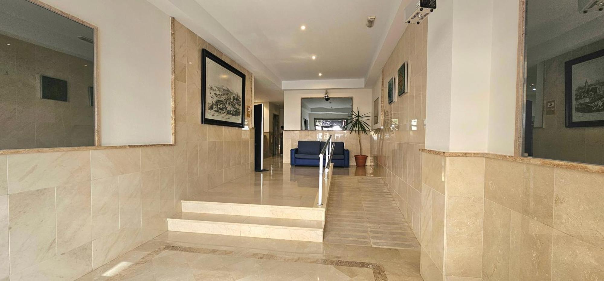 Hostel Residencia Alfil Malaga Exterior photo